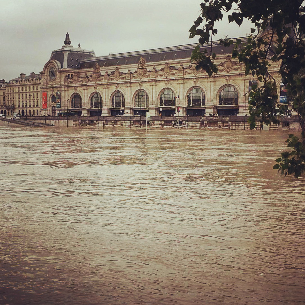 Flood in Paris. Louvre and Orsay Museum endangered